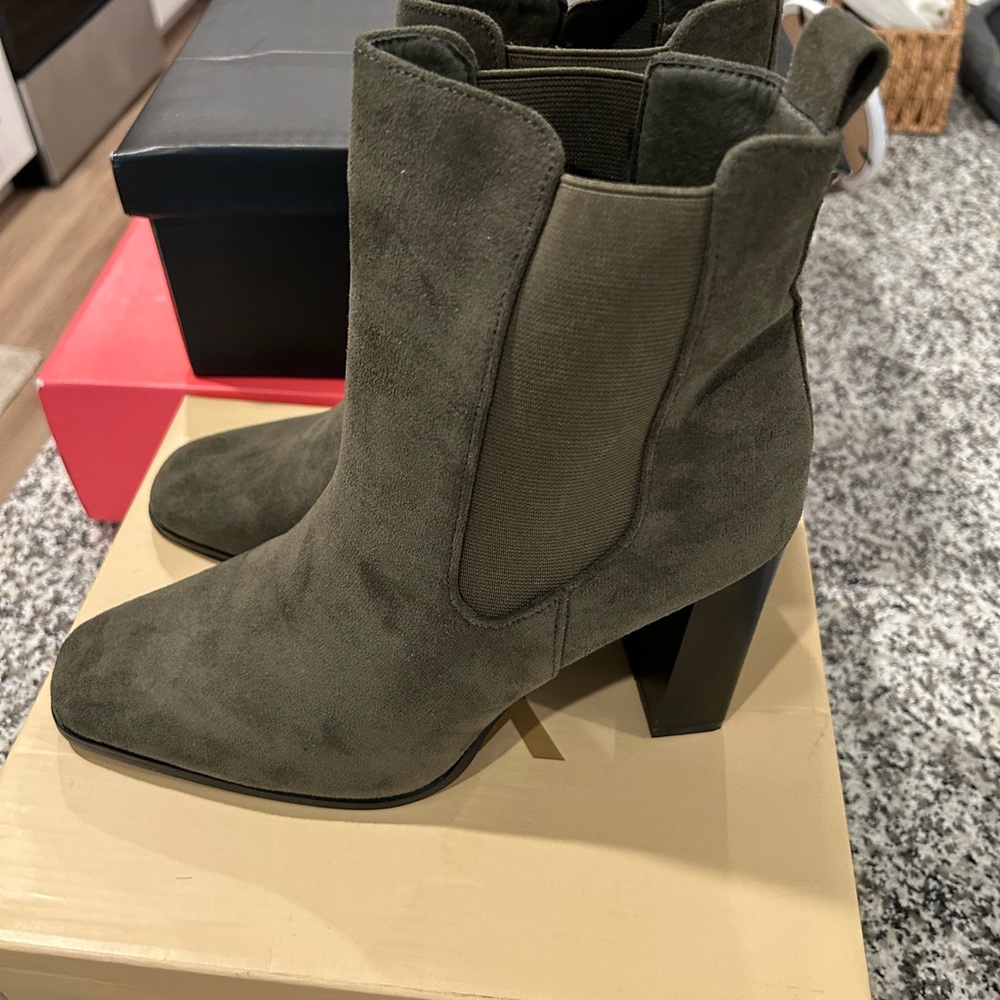 Green Heeled Boots with Block Heel and Elastic Panels